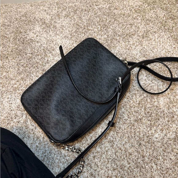 Michael Kors cross body purse - Picture 10 of 10